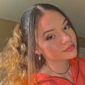 Meet your Posher, Isabel